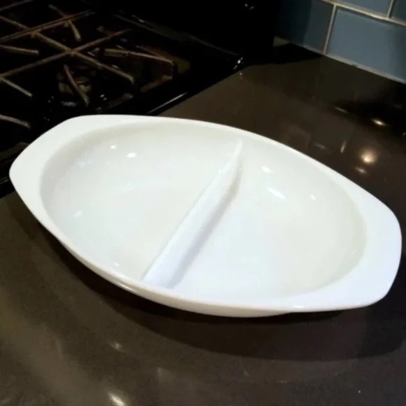 Pyrex Milkglass 13 in Divided Bowl or Dish 1063 - Picture 2 of 5